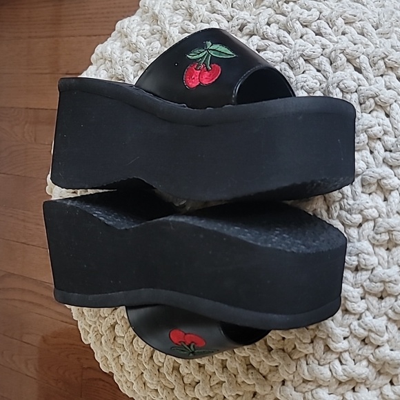 Brand New Demonia Funn Sandals - Picture 6 of 7